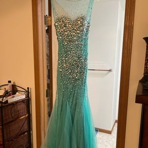 Prom dress, blue with diamonds. I am 5”6. It’s mermaid style with open back